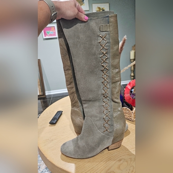 GIANNI BINI Leather/Suede Two Toned Braid Detail Knee High Boots. Olive.Size 7.5 - Picture 12 of 16